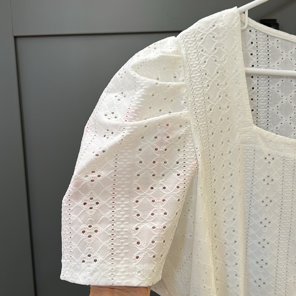 Woman’s Sz XL Sheer White Eyelet Top w/Square neckline - Picture 3 of 6